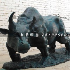 銅雕耕牛，耕地銅牛雕塑