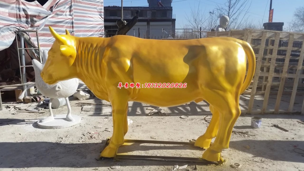 玻璃鋼仿銅牛，玻璃鋼金牛雕塑 