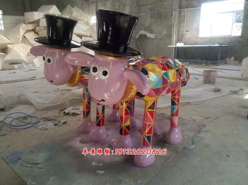 玻璃鋼彩色卡通小羊雕塑，彩繪小羊雕塑