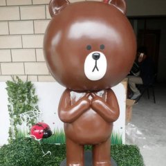 玻璃鋼小熊雕塑，玻璃鋼卡通熊雕塑