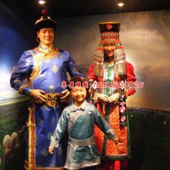 玻璃鋼少數(shù)民族人物雕塑，一家三口雕塑