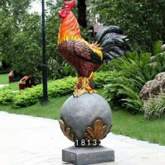 踩球公雞雕塑，玻璃鋼動物雕塑