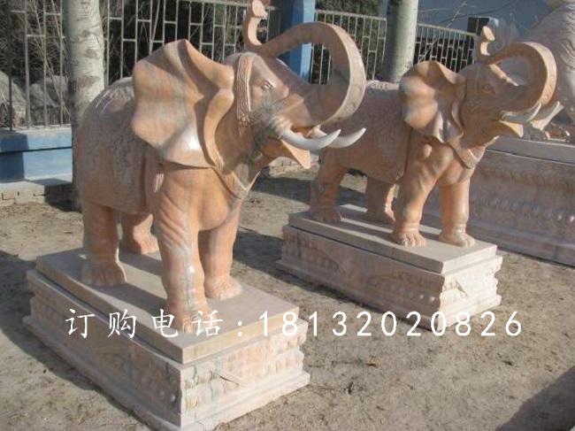 象鼻向上大象石雕，晚霞紅大象雕塑