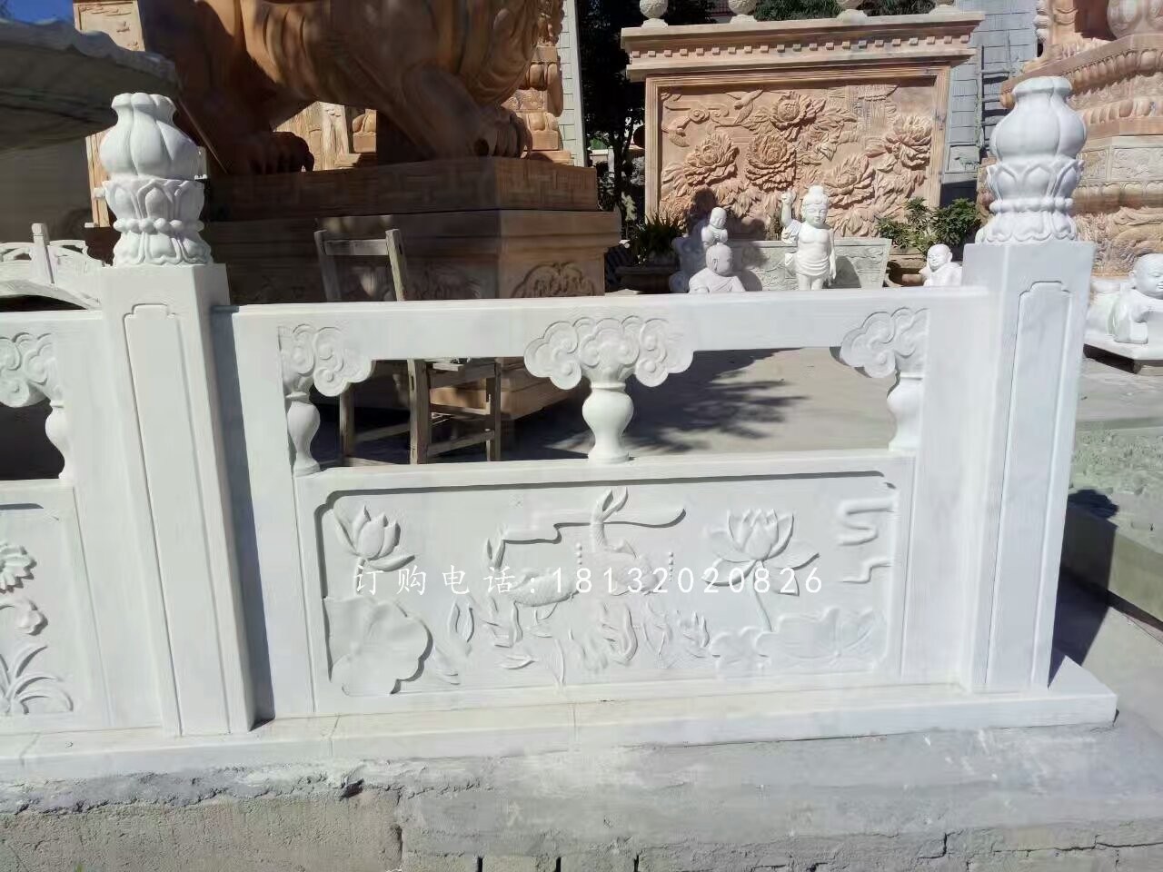 漢白玉欄板石雕，荷花與魚欄板雕塑
