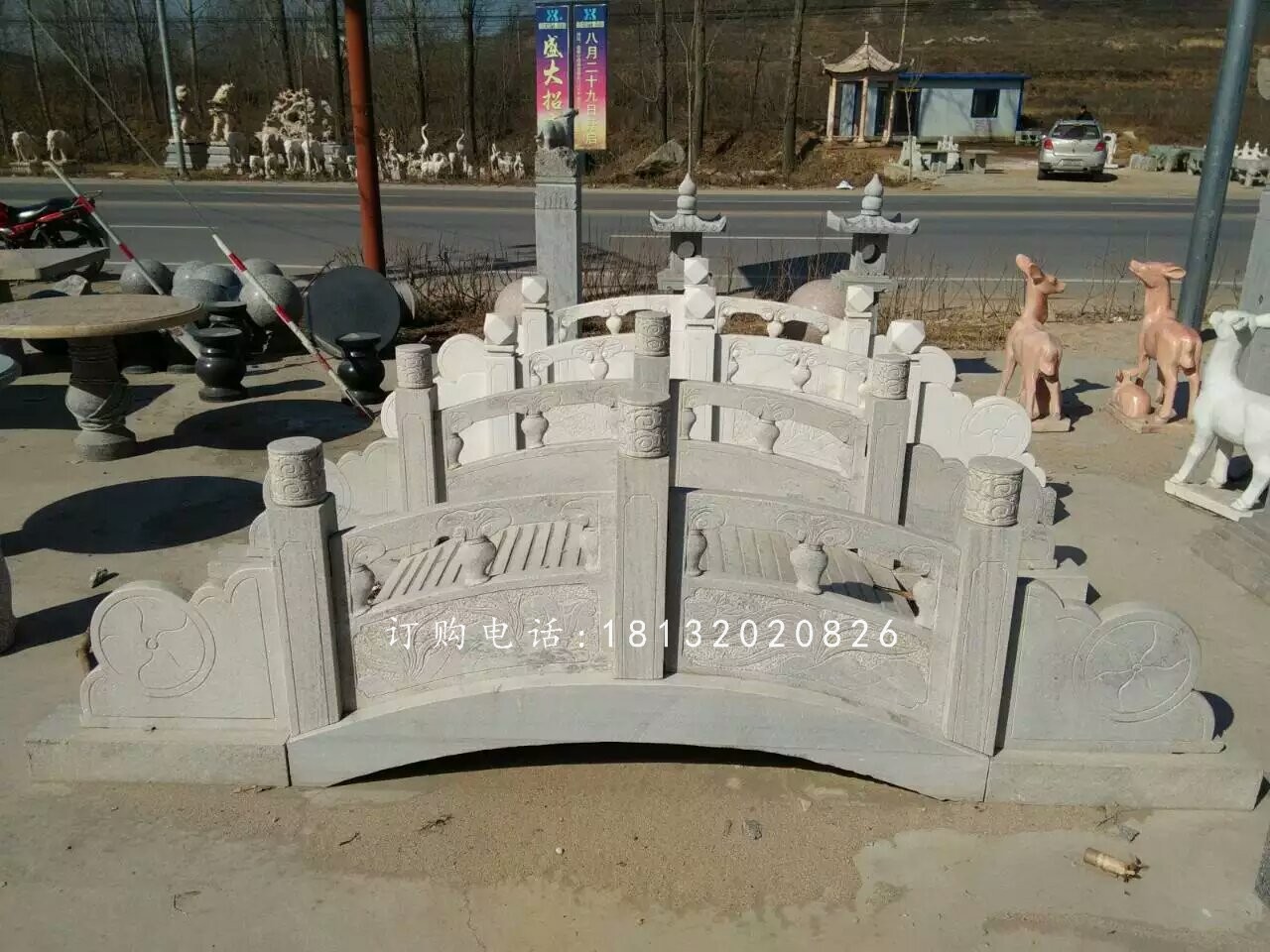 青石小橋雕塑，河邊石雕橋