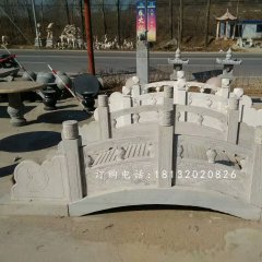 青石小橋雕塑，河邊石雕橋