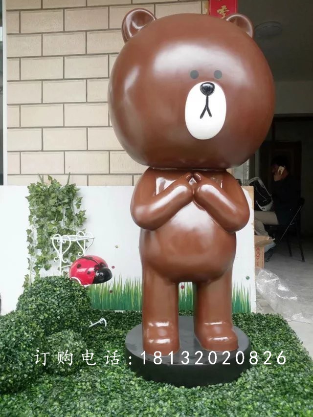 玻璃鋼布朗熊雕塑，卡通玻璃鋼小熊雕塑 