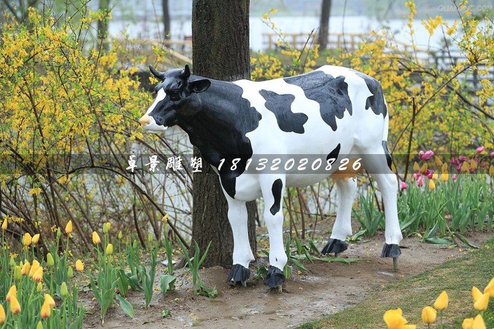 奶牛雕塑，公園玻璃鋼仿真奶牛雕塑
