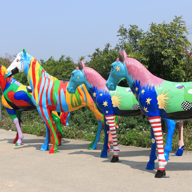玻璃鋼彩繪馬雕塑，公園擺件 (2)