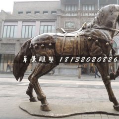 坐騎雕塑，廣場銅馬雕塑