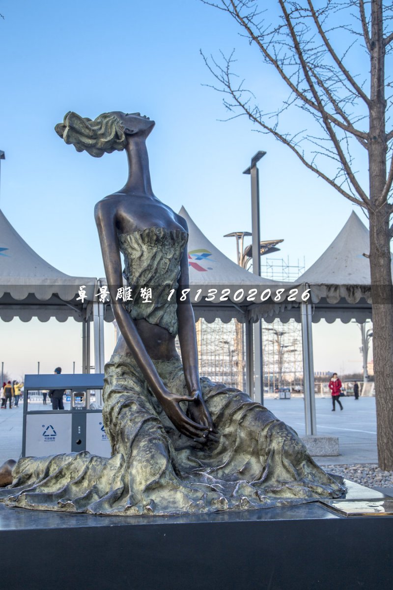 仰望藍(lán)天的少女銅雕，公園景觀雕塑
