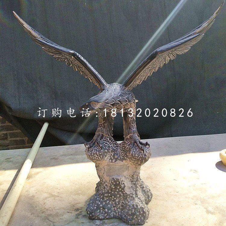 老鷹石雕，青石雄鷹