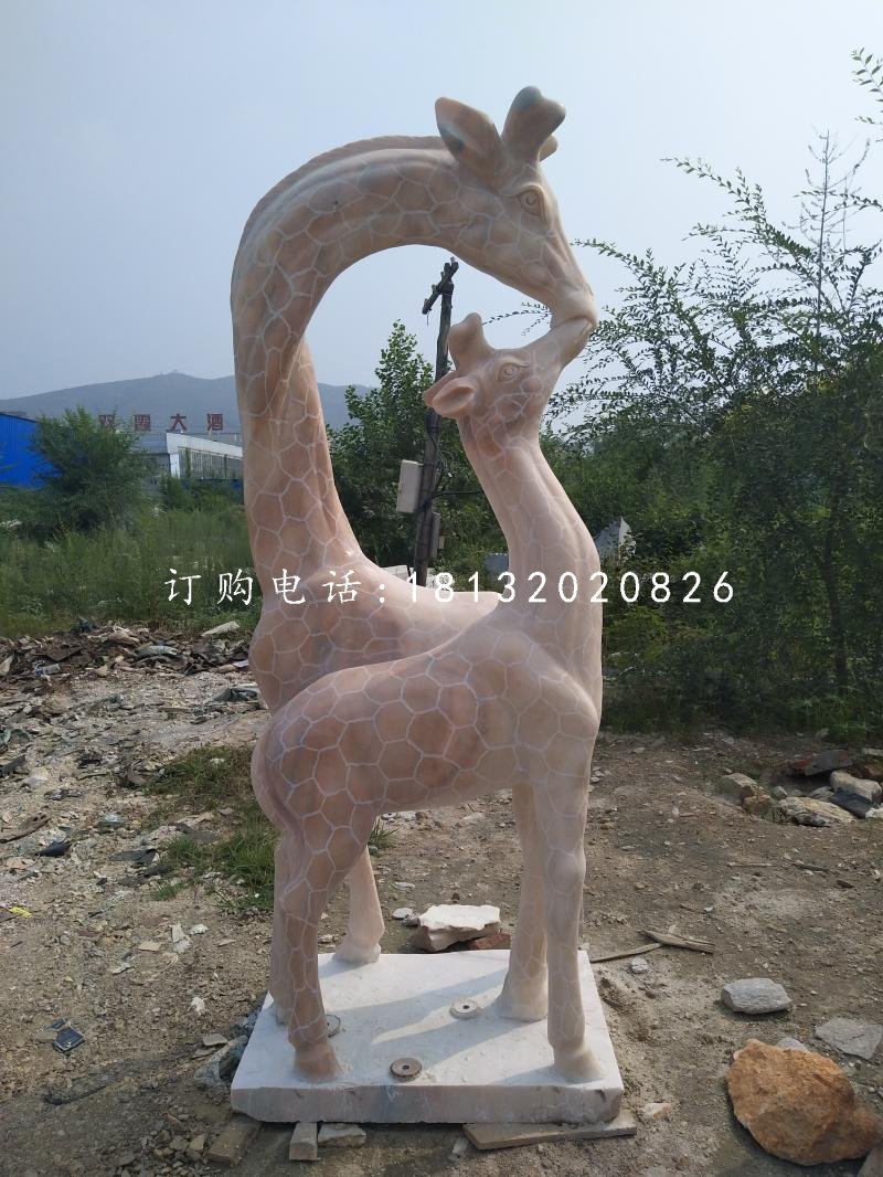 晚霞紅親嘴鹿，公園長(zhǎng)頸鹿石雕