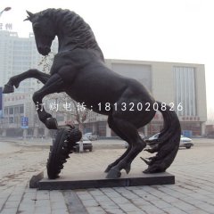 立馬銅雕，廣場銅雕馬