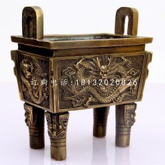 龍浮雕鼎，四足銅鼎