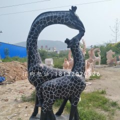 親嘴鹿石雕，青石動物雕塑