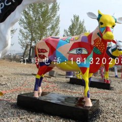 小牛雕塑，玻璃鋼彩繪動物