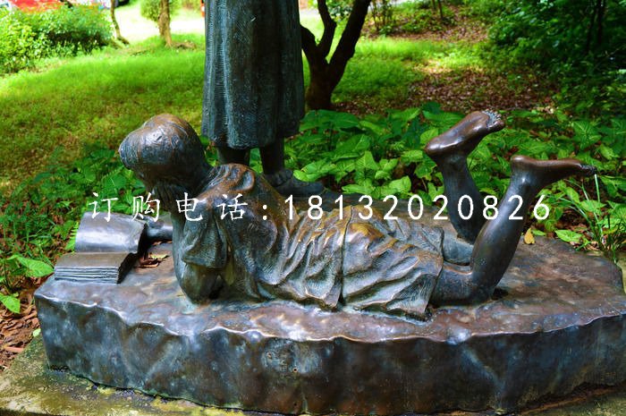 小孩趴著看書雕塑，公園景觀銅雕