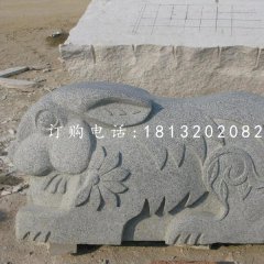 小兔子石雕，青石動物雕塑