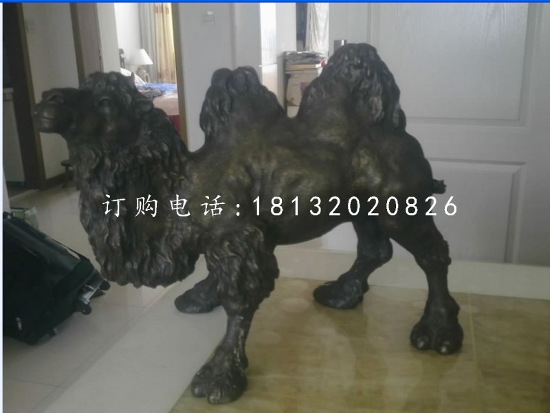 駱駝雕塑，玻璃鋼仿銅動(dòng)物