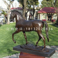 走路的馬銅雕，公園動物銅雕