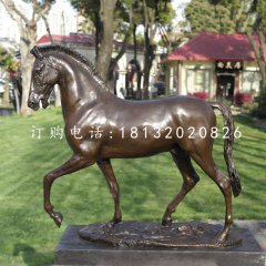 走路的馬銅雕，公園動物銅雕