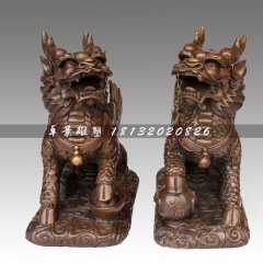 腳踩錢幣的麒麟銅雕，銅雕神獸