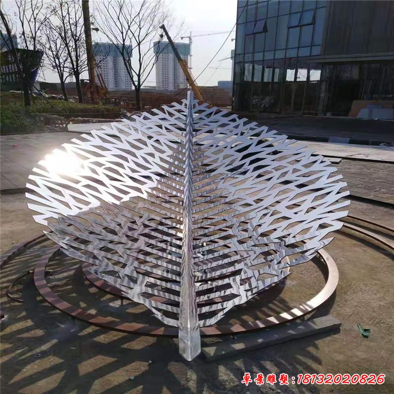不銹鋼大型鏤空樹(shù)葉公園雕塑2