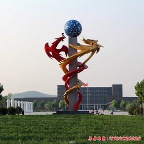 不銹鋼廣場(chǎng)上的雕塑