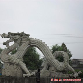 長(zhǎng)條石雕龍