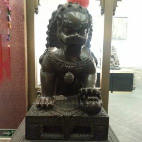 銀行門(mén)口銅獅子