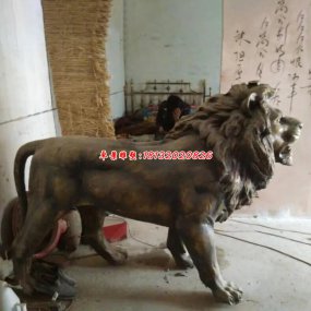 門(mén)口的銅獅子